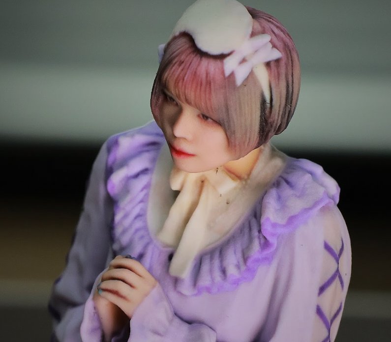 人物3Dフィギュアの接写。髪の流れや布の質感まで再現